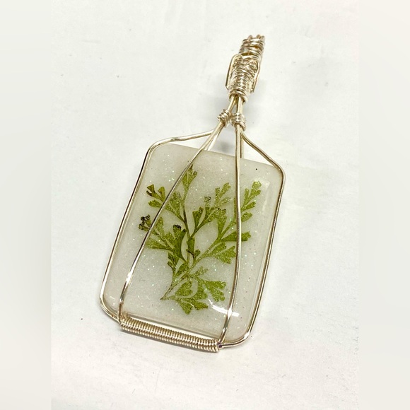 HANDMADE Wire Wrapped Resin Art Fern Cabochon Statement Pendant - Picture 4 of 10